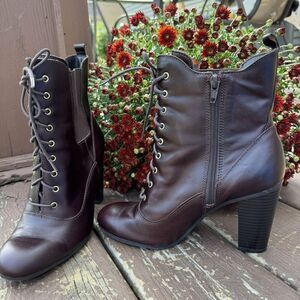 Liz Claiborne‎ Boots Women  Ankle  Heels Zip 100-7006 Burgundy Leather Size 8M